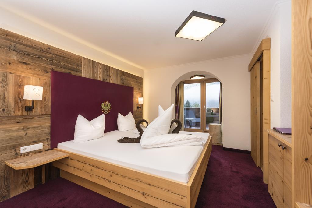 Lifestylepanoramahotel Erika Superior Neustift im Stubaital Habitación foto